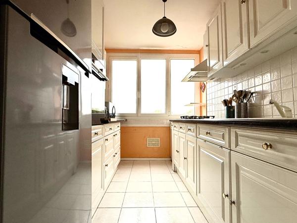 REIMS - SAINT REMI - APPARTEMENT TYPE 3 BALCON ET CAVE