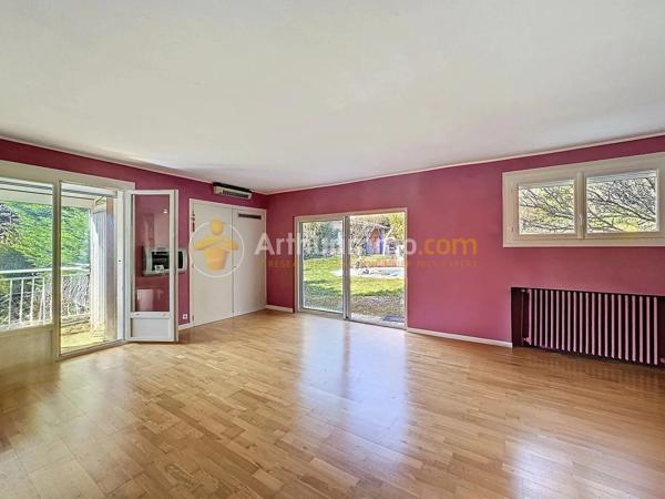 Vente                                                      Maison
                        
                     8 pièces                      285 m2                     à Bourgoin-Jallieu