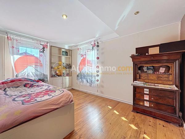 Vente                                                      Maison
                        
                     8 pièces                      285 m2                     à Bourgoin-Jallieu