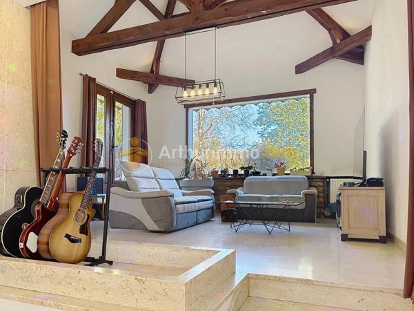 Vente                                                      Maison
                        
                     8 pièces                      285 m2                     à Bourgoin-Jallieu