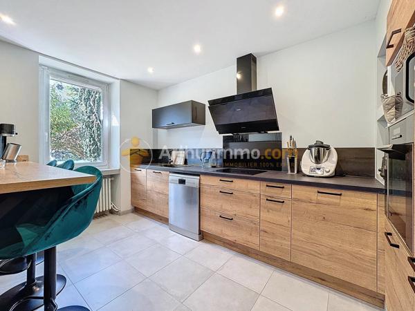 Vente                                                      Maison
                        
                     8 pièces                      285 m2                     à Bourgoin-Jallieu
