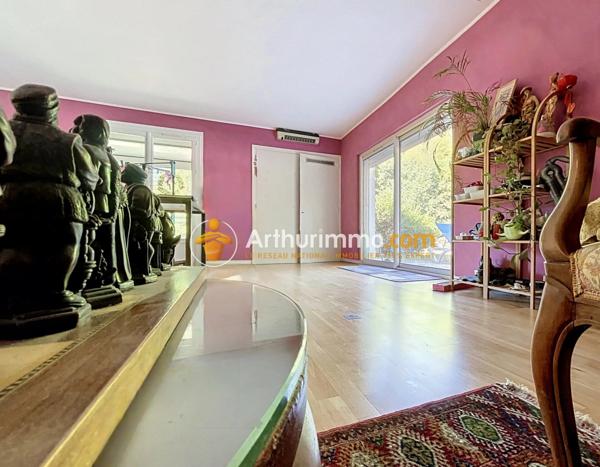 Vente                                                      Maison
                        
                     8 pièces                      285 m2                     à Bourgoin-Jallieu