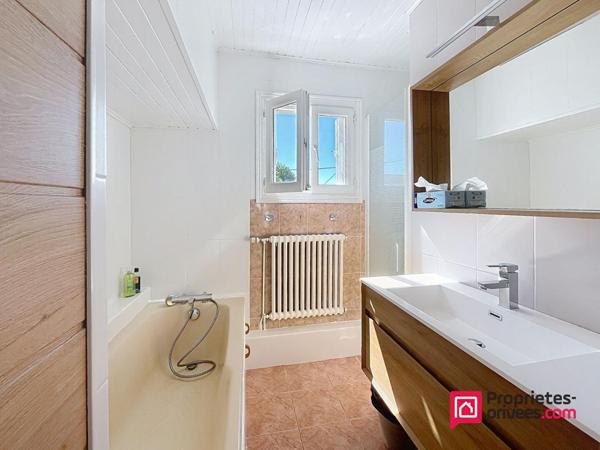 La Rochelle - Quartier Saint Eloi - Maison 8 pièce(s) 174 m2 - 5 chambres - Parcelle de 355m2