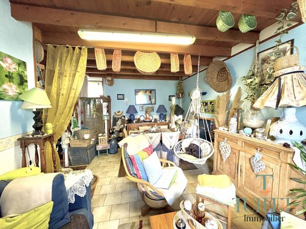 MAISON EN PIERRE AVEC COUR