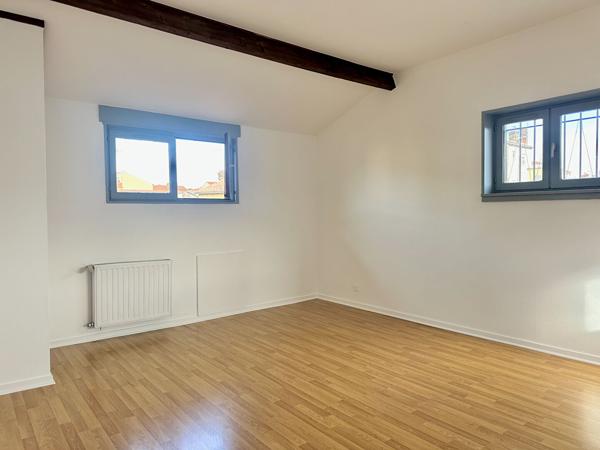 Villefranche-sur-Saône - Appartement - 3 pièces - 65 m² - 2 chambres - Entièrement rénové