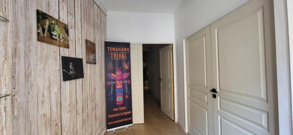 Immeuble avec local professionnel et grand appartement