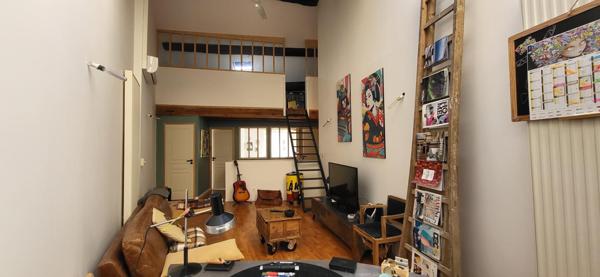Immeuble avec local professionnel et grand appartement