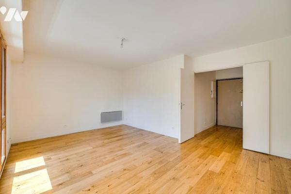  PARIS 15ème - PLACE CHARLES VALLIN (METRO CONVENTION) - APT 2 PIECES 48 M² + BALCON