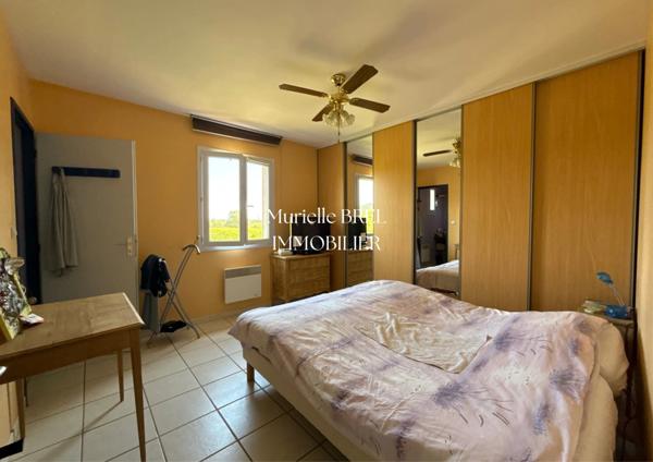 Maison lumineuse de plain-pied avec piscine et beau potentiel – Le Luc