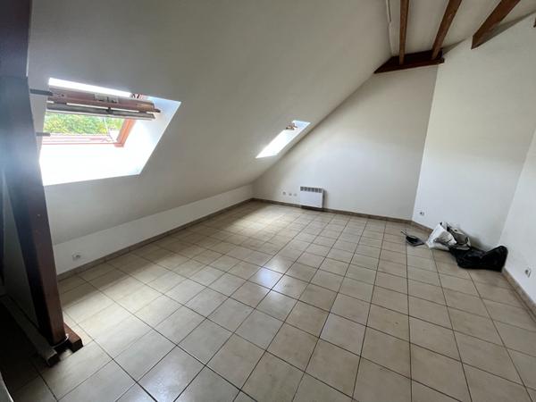 Dourdan - studio - dernière étage