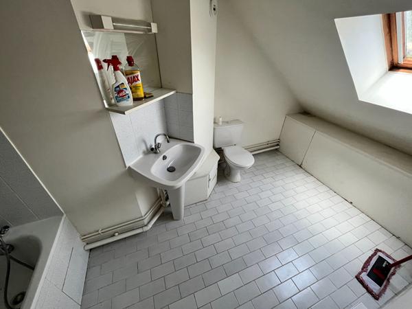 Dourdan - studio - dernière étage