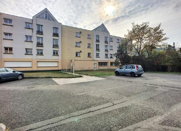 Stationnement à louer    Montargis