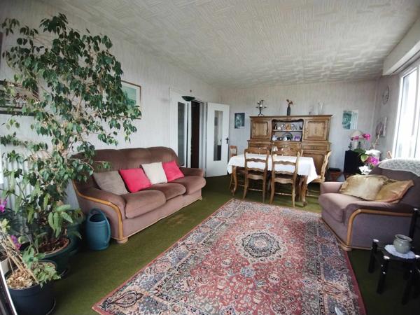 T4 lumineux avec balcon – Métro au pied de l’immeuble