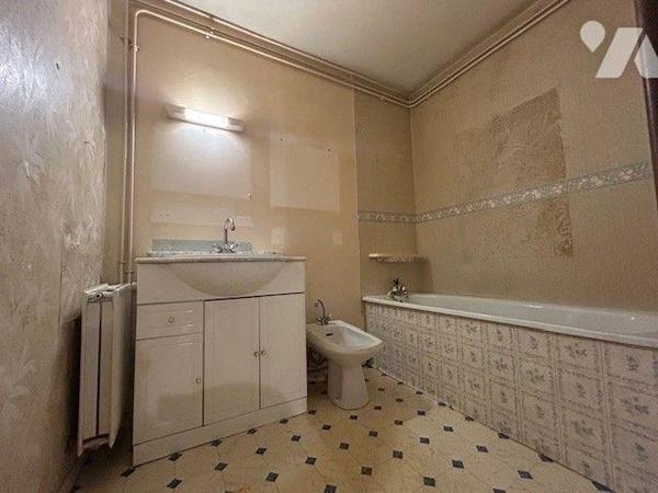 APPARTEMENT A VENDRE SAUMUR
Centre de SAUMUR, Quartier St LOUIS.
Appartement situé au 3ème ét...