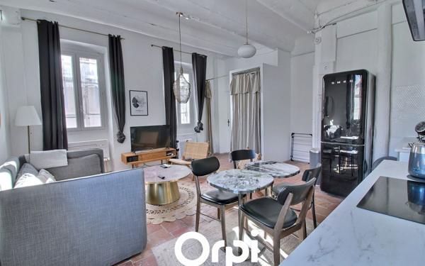 Appartement à vendre    3 pièces •  Marseille 1