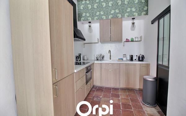 Appartement à vendre    3 pièces •  Marseille 1