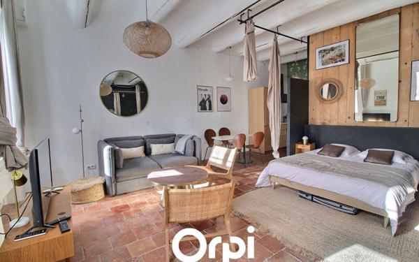 Appartement à vendre    3 pièces •  Marseille 1