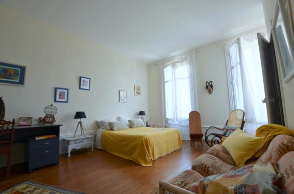 MAISON BOURGEOISE 11 PIECES CENTRE VILLE AU COEUR D'UN PARC DE 2500 m2