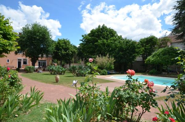 MAISON BOURGEOISE 11 PIECES CENTRE VILLE AU COEUR D'UN PARC DE 2500 m2