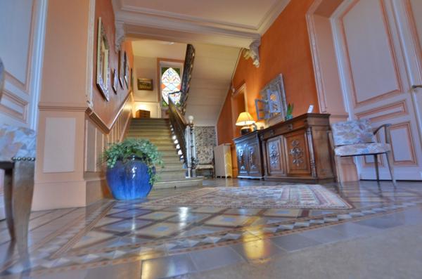 MAISON BOURGEOISE 11 PIECES CENTRE VILLE AU COEUR D'UN PARC DE 2500 m2