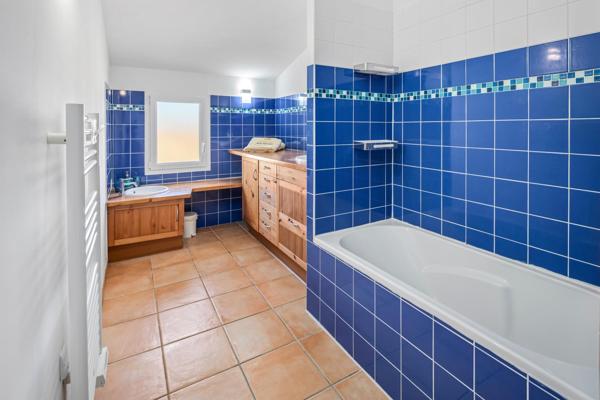 Villa 4 faces avec piscine à 700 m de la plage