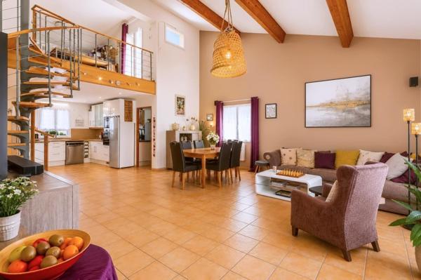 Villa 4 faces avec piscine à 700 m de la plage