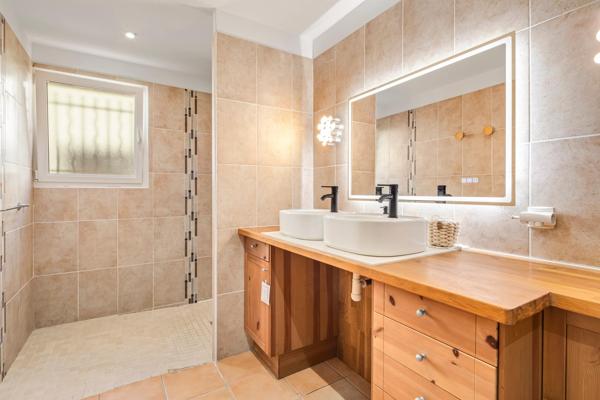 Villa 4 faces avec piscine à 700 m de la plage
