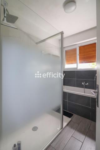 Maison
         8 pièces
        - 224 m² Exclusivité 399 000 € *