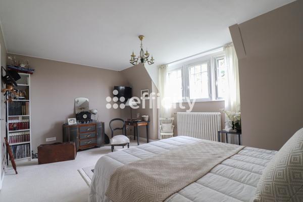 Maison
         8 pièces
        - 224 m² Exclusivité 399 000 € *