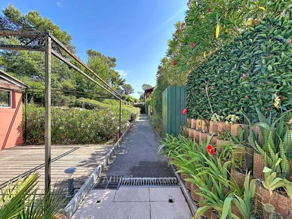 Vente                                                      Appartement
                        
                     2 pièces                      35 m2                     à Mouans-Sartoux