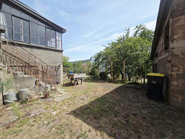 Maison 4 pièces de 110 m² avec grand terrain et dépendances — Stiring- 139 000 €
