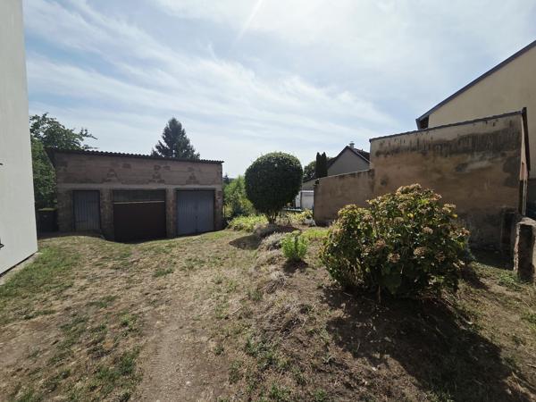 Maison 4 pièces de 110 m² avec grand terrain et dépendances — Stiring- 139 000 €