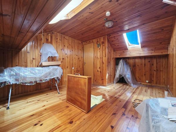 Maison 4 pièces de 110 m² avec grand terrain et dépendances — Stiring- 139 000 €