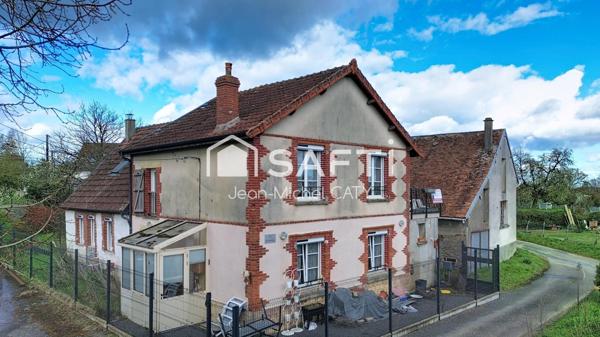 Maison ancienne rénovée avec 3 chambres dans un environnement calme avec un petit étang en commun.