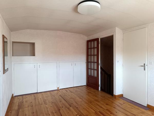 Maison
         9 pièces
        - 152 m² Exclusivité 299 000 € *