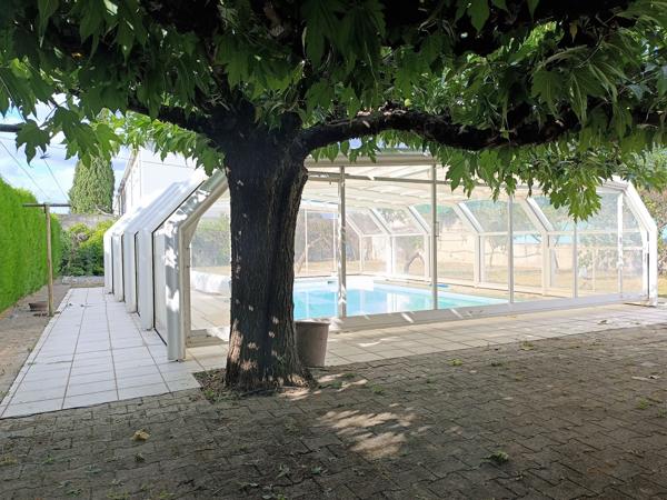 Maison
         9 pièces
        - 152 m² Exclusivité 299 000 € *