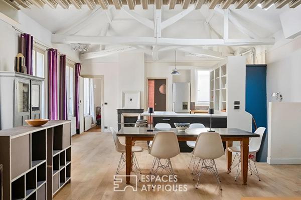 Loft en étage avec charpente apparente aux Batignolles