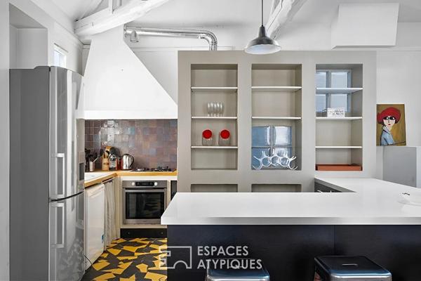 Loft en étage avec charpente apparente aux Batignolles