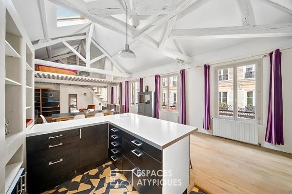 Loft en étage avec charpente apparente aux Batignolles