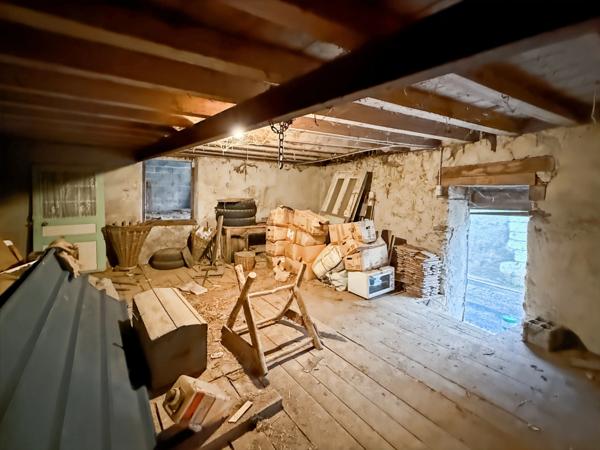 Maison à vendre 4 pièces PERON (01)