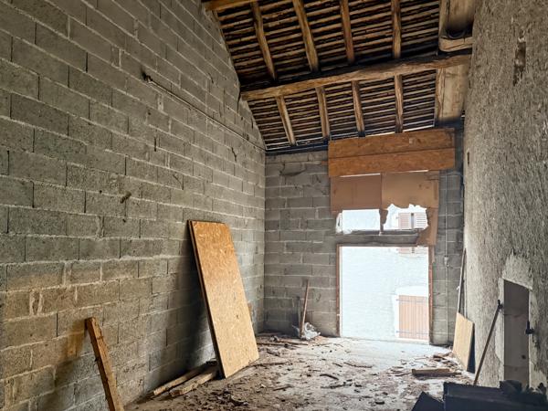 Maison à vendre 4 pièces PERON (01)