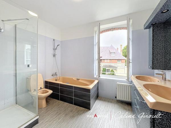 Maison à DUCEY-LES CHERIS, 50220 - 11 pièces 270m²