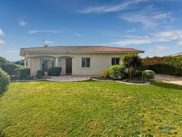 Dpt Gers (32), à vendre BARCELONNE DU GERS belle maison contemporaine T5 de 138 m² habitables en plain-pied + terrasses, piscine et garage sur 1694 m² de terrain, au calme