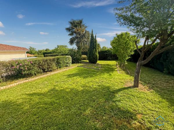 Dpt Gers (32), à vendre BARCELONNE DU GERS belle maison contemporaine T5 de 138 m² habitables en plain-pied + terrasses, piscine et garage sur 1694 m² de terrain, au calme