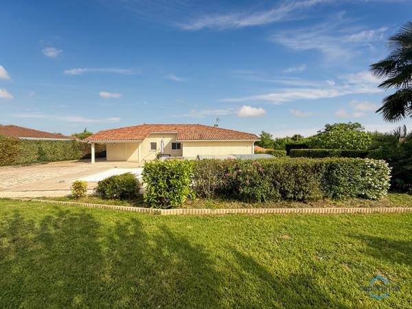 Dpt Gers (32), à vendre BARCELONNE DU GERS belle maison contemporaine T5 de 138 m² habitables en plain-pied + terrasses, piscine et garage sur 1694 m² de terrain, au calme