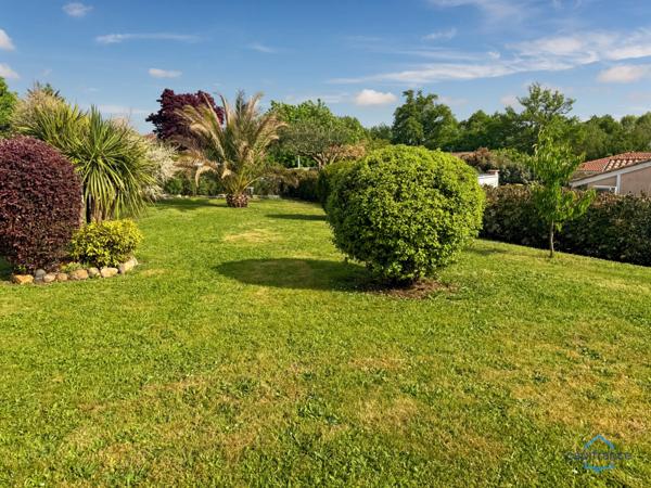 Dpt Gers (32), à vendre BARCELONNE DU GERS belle maison contemporaine T5 de 138 m² habitables en plain-pied + terrasses, piscine et garage sur 1694 m² de terrain, au calme