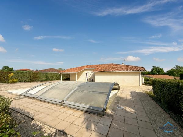 Dpt Gers (32), à vendre BARCELONNE DU GERS belle maison contemporaine T5 de 138 m² habitables en plain-pied + terrasses, piscine et garage sur 1694 m² de terrain, au calme