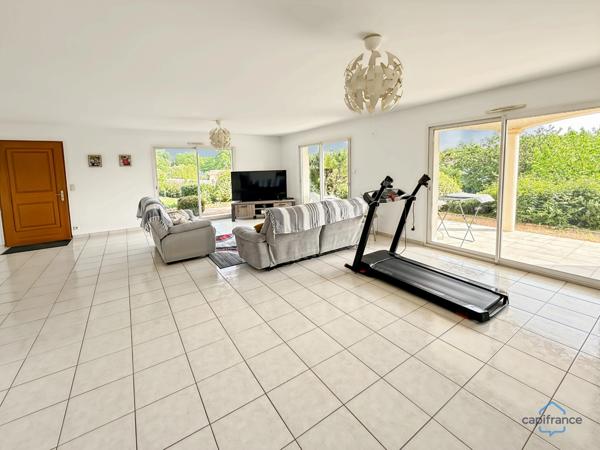 Dpt Gers (32), à vendre BARCELONNE DU GERS belle maison contemporaine T5 de 138 m² habitables en plain-pied + terrasses, piscine et garage sur 1694 m² de terrain, au calme