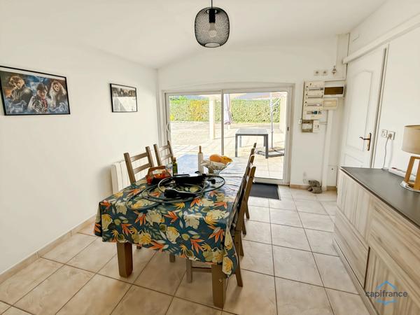 Dpt Gers (32), à vendre BARCELONNE DU GERS belle maison contemporaine T5 de 138 m² habitables en plain-pied + terrasses, piscine et garage sur 1694 m² de terrain, au calme