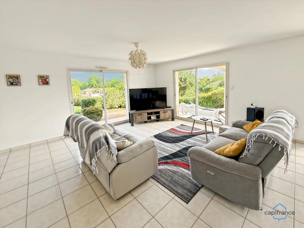 Dpt Gers (32), à vendre BARCELONNE DU GERS belle maison contemporaine T5 de 138 m² habitables en plain-pied + terrasses, piscine et garage sur 1694 m² de terrain, au calme